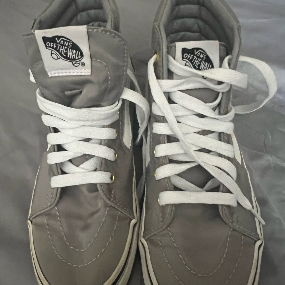 Vans like new boys size 3.5. Grey color.